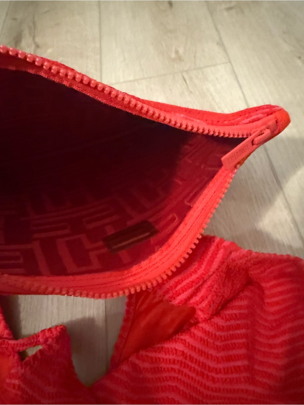 Triangl - Red Set - Picture 6 of 6
